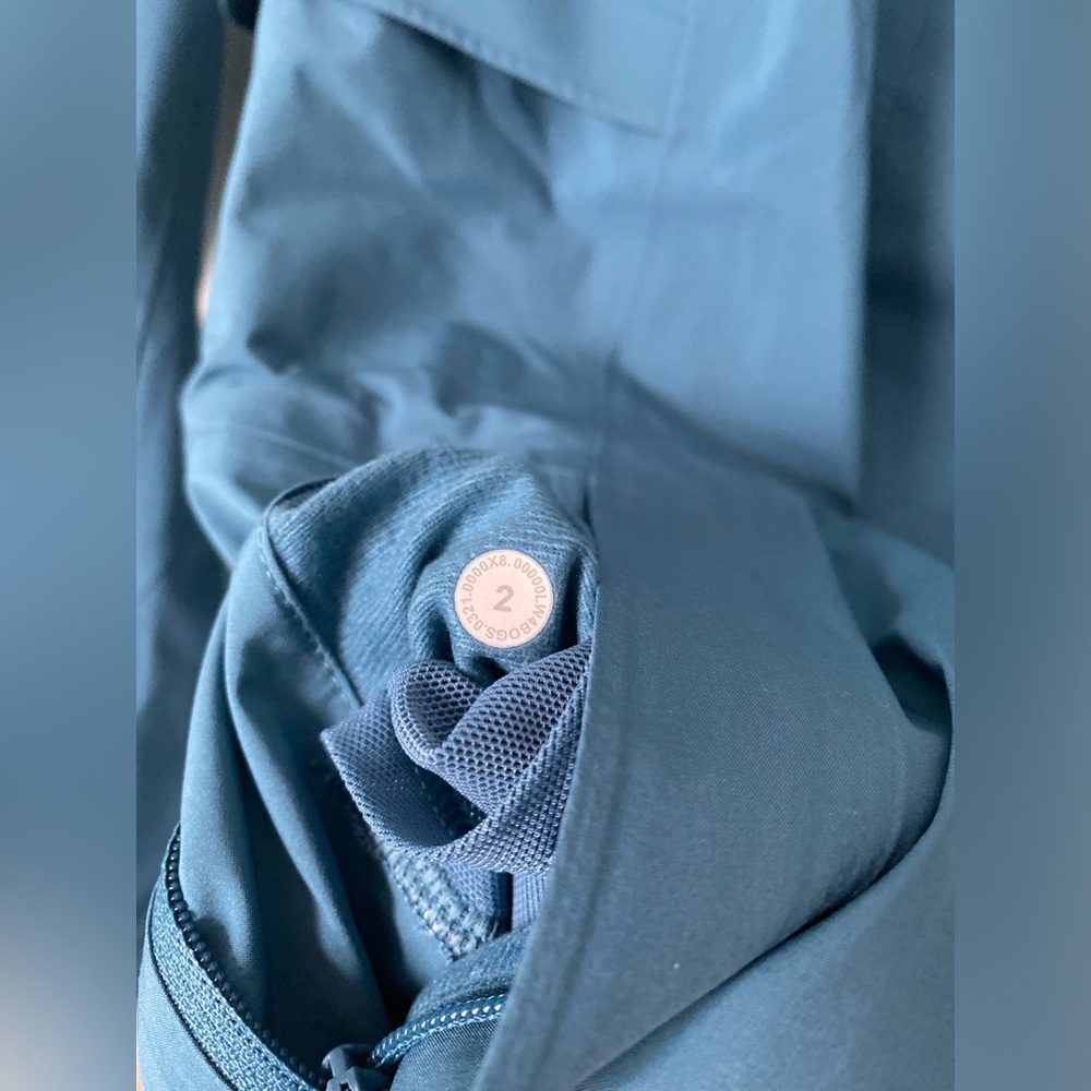 Lululemon Rain Rebel Jacket Capture Blue Coat Size 2 NWT Waterproof Running Race - Picture 15 of 16
